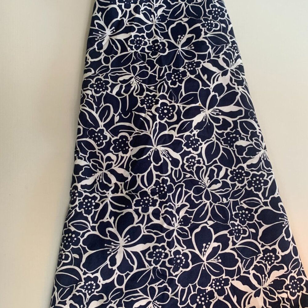 4/$15  L. L. Bean Blue and White floral Skirt 10 Regular Favorite Fit Straight - Picture 4 of 5